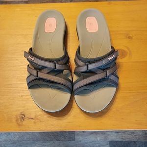 Women's TEVA Tirra Brown and peach Nylon Slip-on Sandles. Size 8